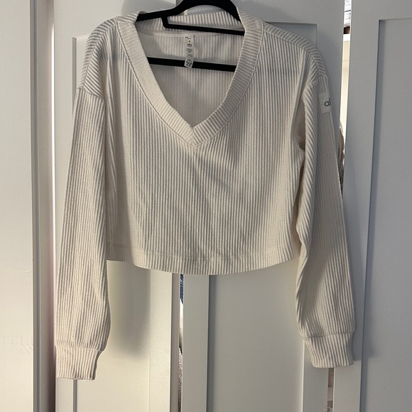ALO Yoga Cream Ribbed V-Neck Crop Top - Picture 1 of 4